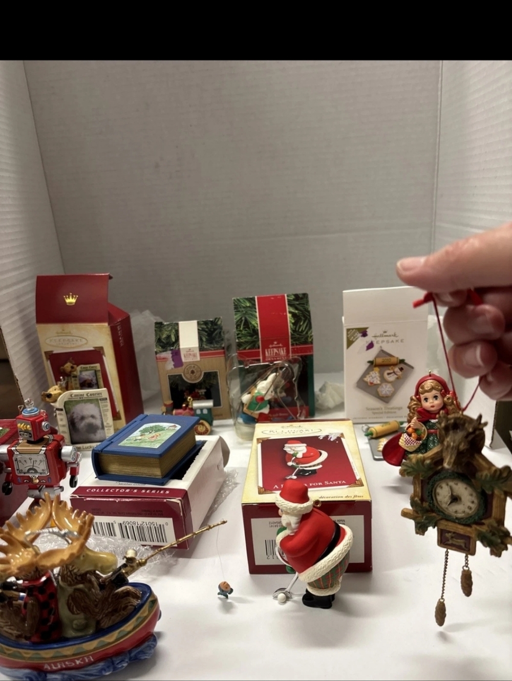 Eleven mixed lot of christmas tree ornaments